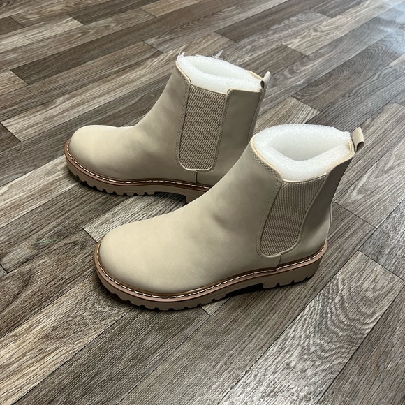 Soda Brand Chelsea Pull on Boots - Picture 7 of 7